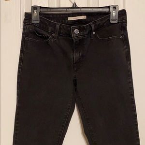 711 Levi Skinny Jeans! Size 28